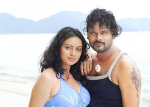 Shruti Marathe in a still from the film Aadu Aata Aadu (2017)