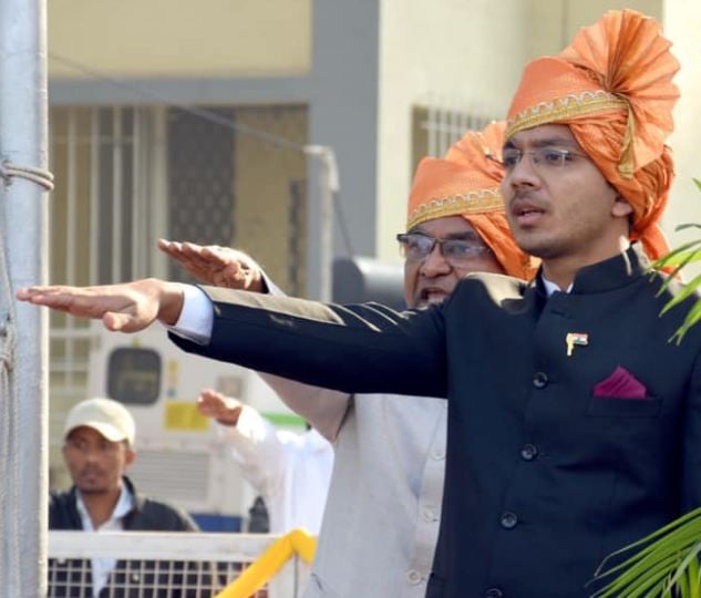 Shubham Gupta taking the oath as the Assistant Collector of Nasik