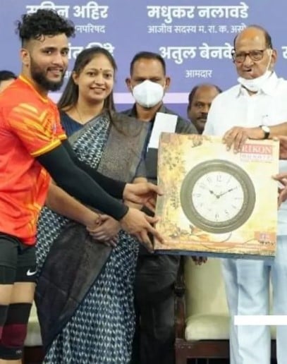 Shubham Shinde while receiving the Best Defender of Tournament title during the Late Shankarrao 