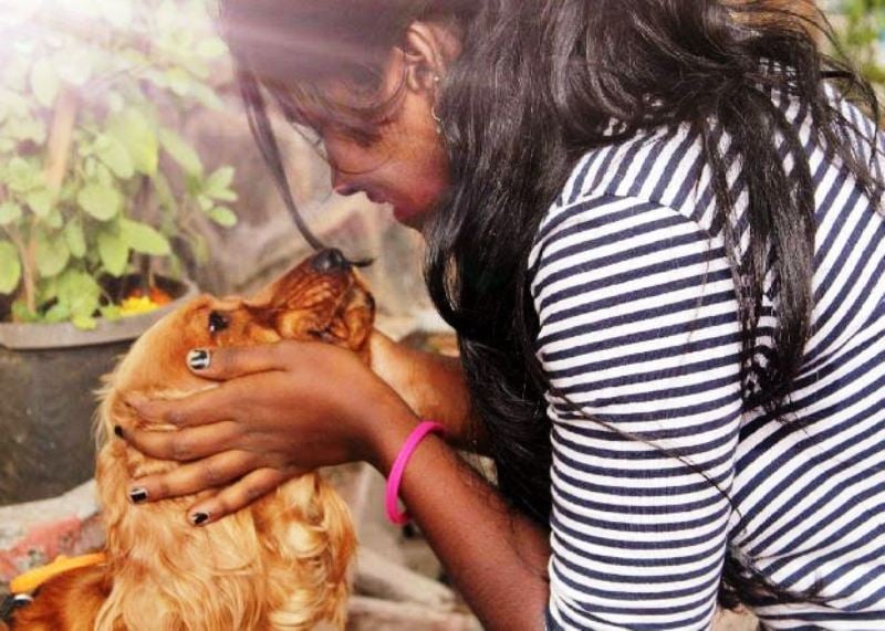 Shuly Nadar with a dog