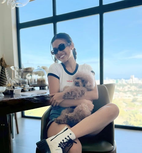 Shuvee Etrata with her pet dog