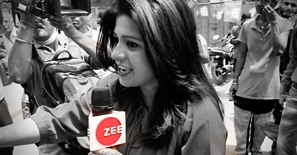 Shweta Bhattacharya reporting news on Zee News