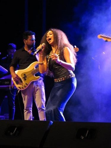 Shweta Shetty performing on stage