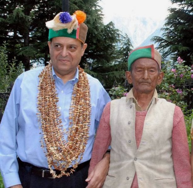 Shyam Saran Negi With the then CEC Navin Chawla in 2012