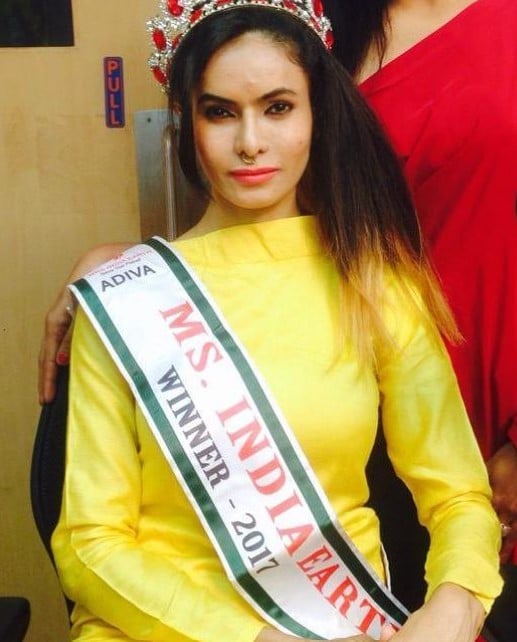 Shyna Sunsara after winning the Miss India Earth beauty pageant in 2017