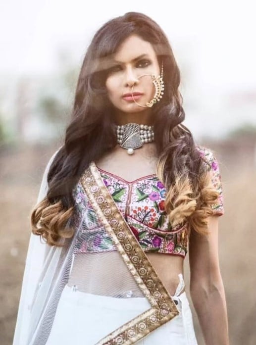 Shyna Sunsara while promoting a jewellery brand