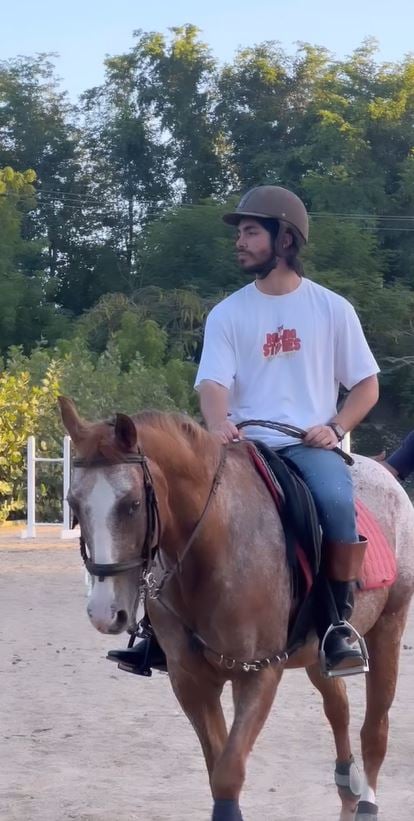 Sian Chiong riding a horse