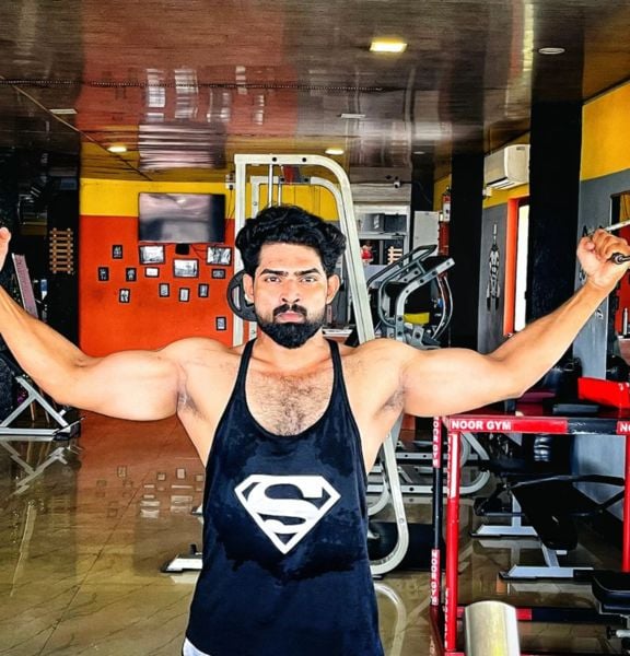 Sijo John exercising at the gym