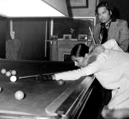 Simi Garewal playing snooker