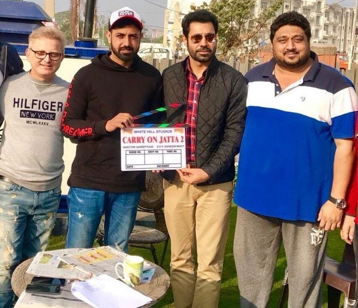 Smeep Kang (extreme right) during the shoot of Carry on Jatta 2 film