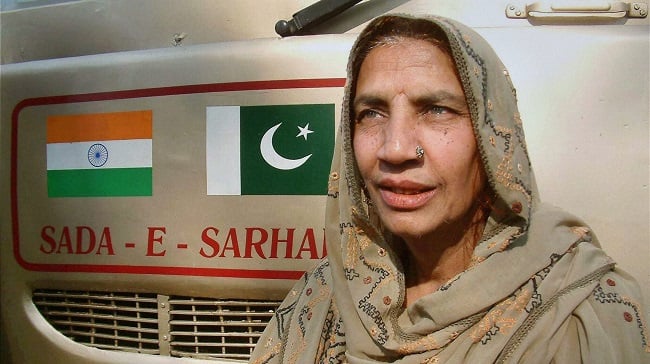 Singer Reshma became the inaugural passenger of Lahore Amritsar bus