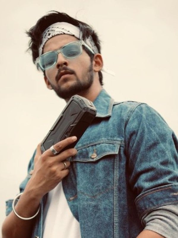 Sohil Jhuti advertising for ZAAP speakers