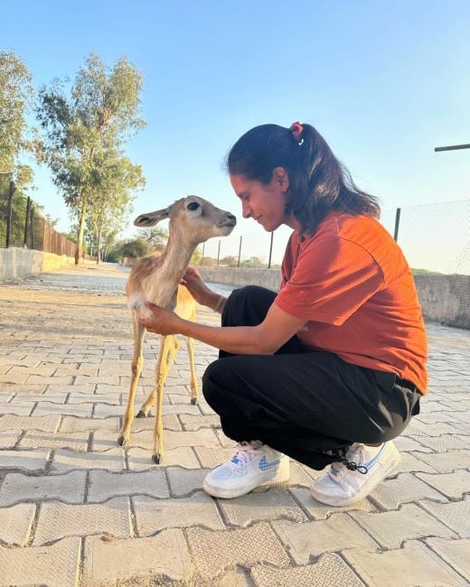 Sonika Tandi with a doe