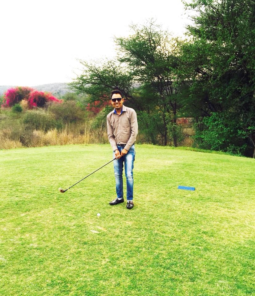 Sonu Thukral posing while playing Golf