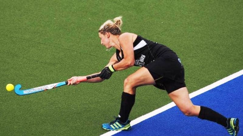 Sophie Devine flicking the ball up for the Black Sticks during a Four Nations match against the United States in 2012