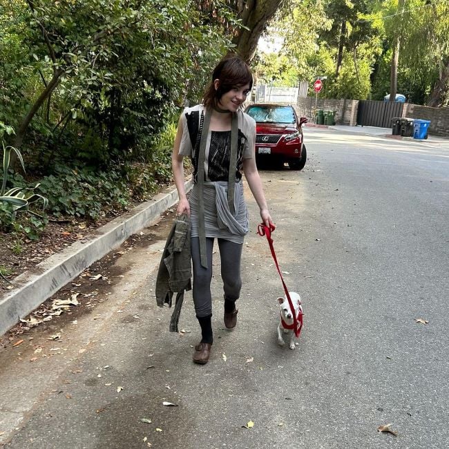 Sophie Thatcher with her dog Chuck