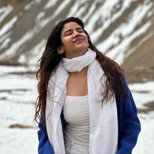 Soundariya Nanjundan during a trip