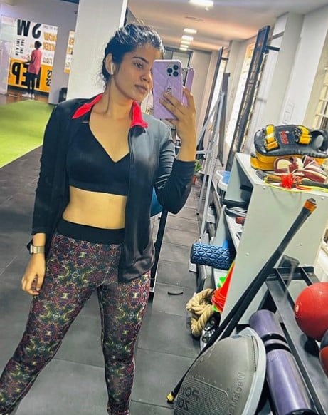 Soundariya Nanjundan posing at a gym