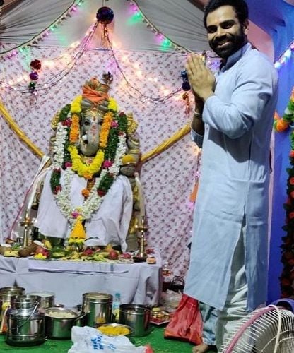 Sreerama Chandra worshipping lord Ganesha