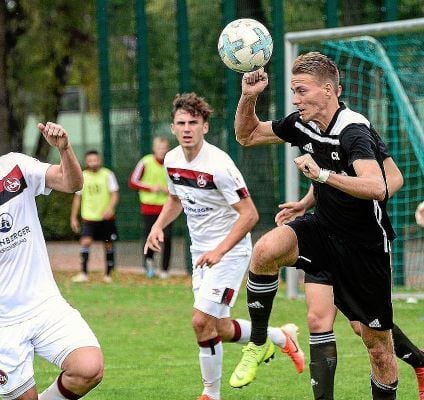 Stefan Inthal (in black jersey), part of the FC Memmingen team