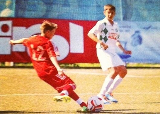 Stefan Inthal (in red jersey) in the finals of Cordial Cup football tournament
