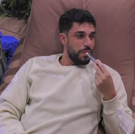 Stefano Tediosi smoking vape