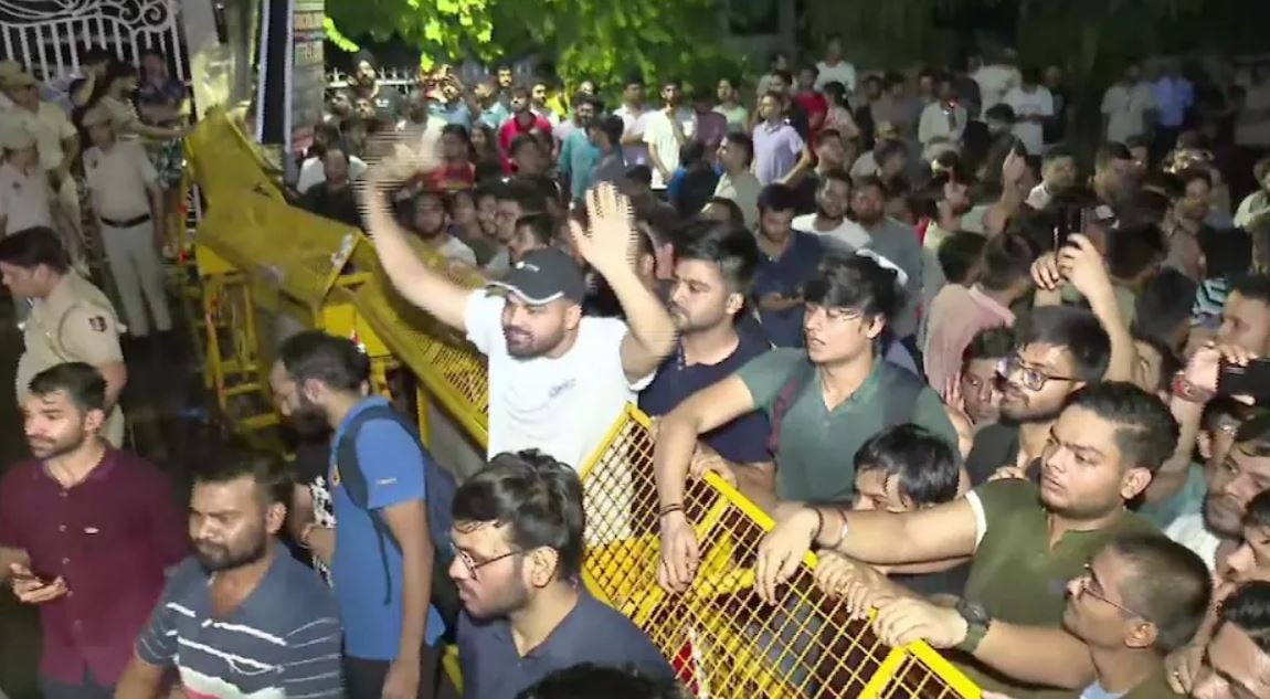 Students protesting outside Rau