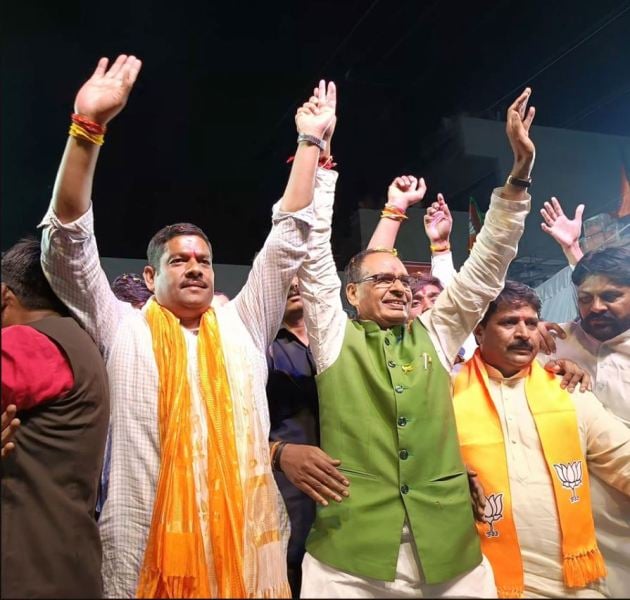 Sudesh Rai with Chief Minister Shivraj Singh Chouhan, addressing a public meeting in Shyampur of Sehore Assembly