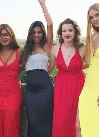 Suhana Khan with her friends during her convocation