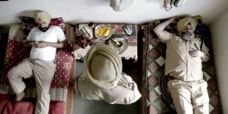 Sukhpal Singh (right) in Tabbar (2021)