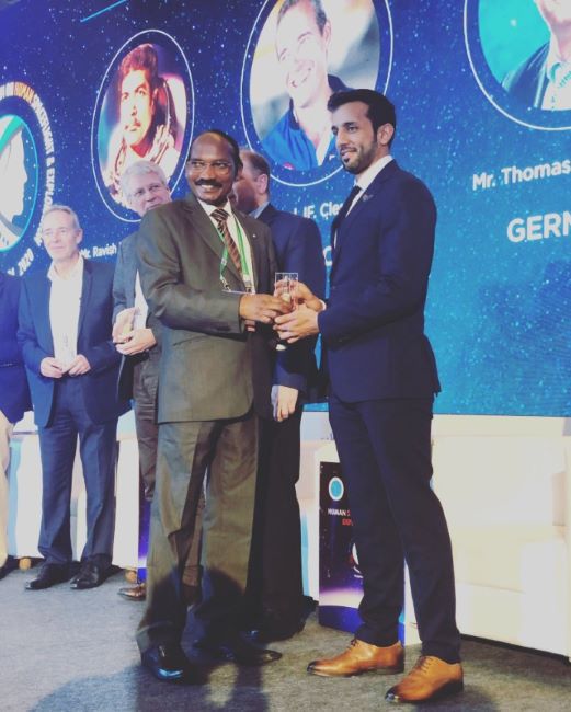 Sultan Al Neyadi being felicitated by the Human Spaceflight Programme
