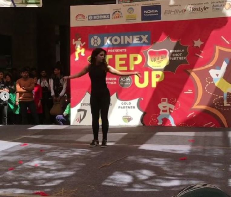 Suman Modi performing at the 