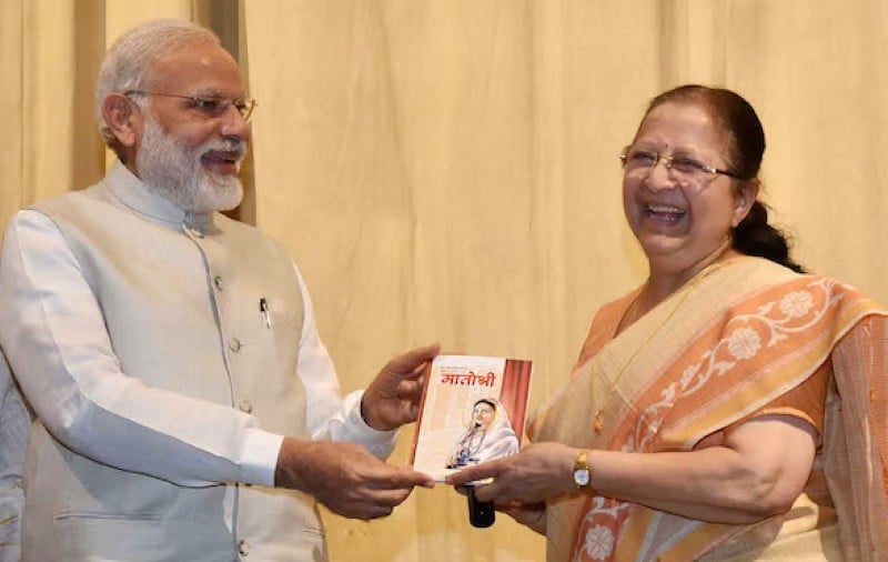 Sumitra Mahajan with Narendra Modi on the day of release of her book in 2017