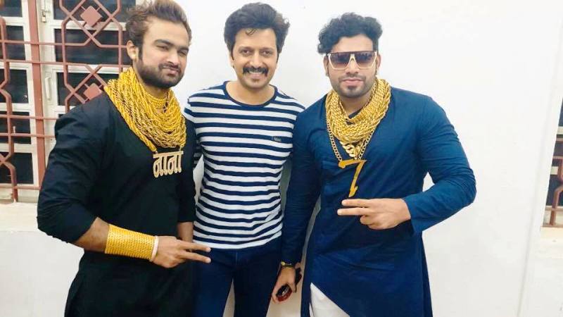 Sunny Waghchoure and Sunjay Gujar with Ritesh Deshmukh
