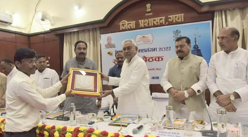 Surendra Prasad Yadav with Nitish Kumar