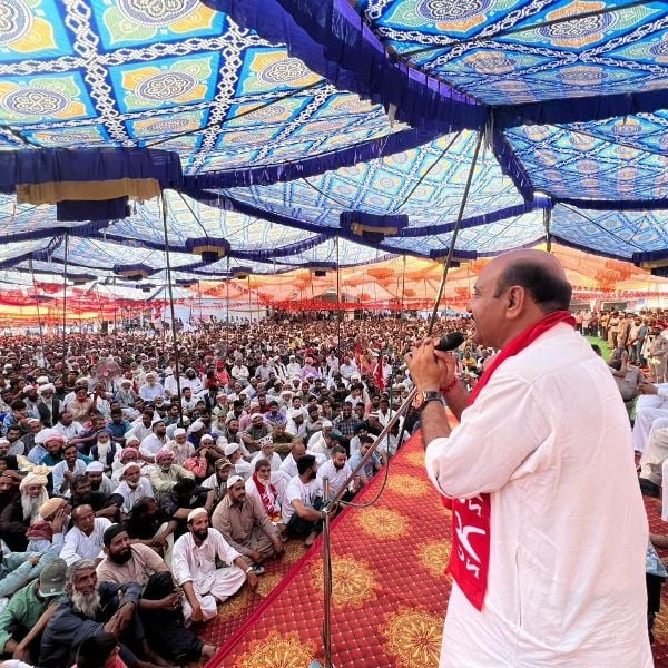Surinder Kumar Choudhary giving a speech during an election rally