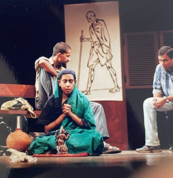 Swaroopa Ghosh (in green saree) on stage at an NSD fest