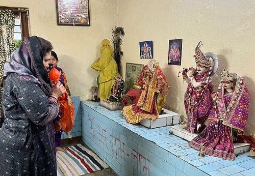 Swati Singh in a temple