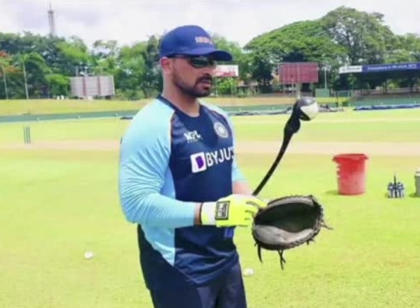 T Dilip using a RoboArm during a fielding session