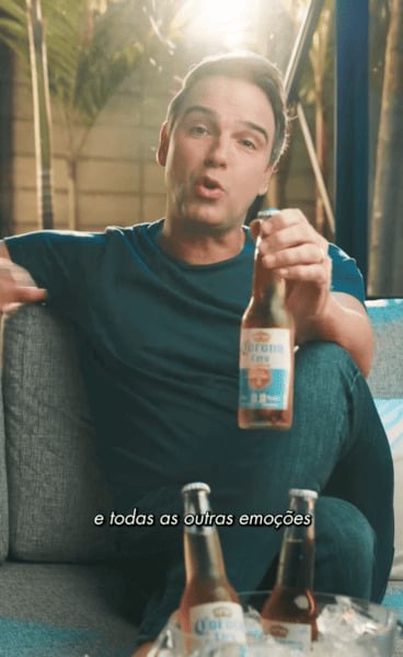 Tadeu Schmidt drinking beer in the Corona beer advertisement