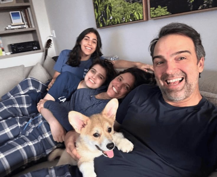 Tadeu Schmidt with his family and his pet dog Birdie