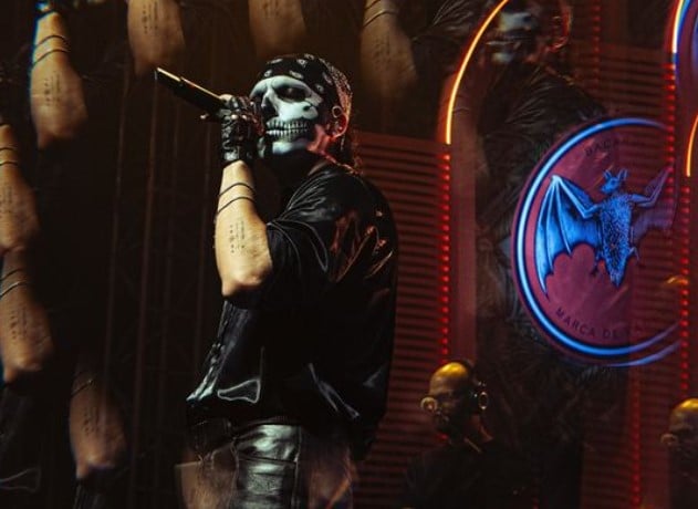 Talwiinder singing during a live show