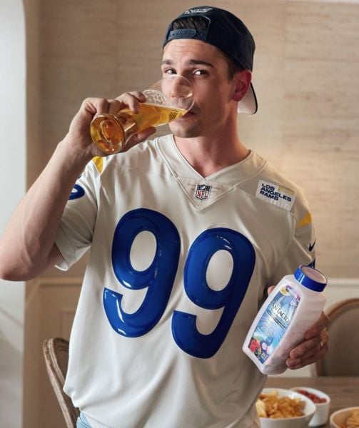 Tanner Novlan drinking beer