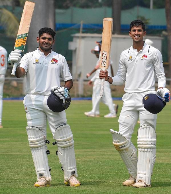 Tanush Kotian with Tushar Deshpande (left)
