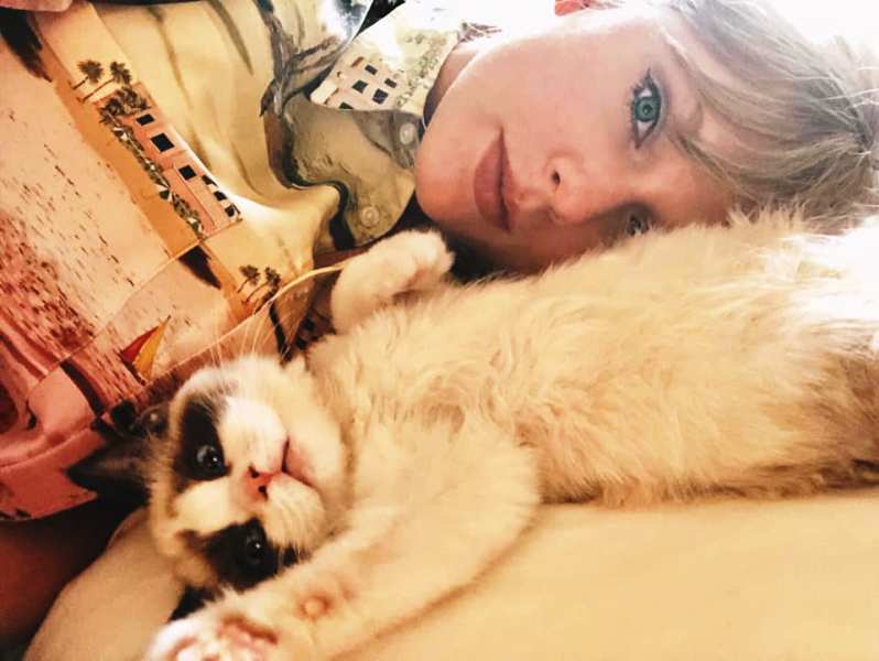 Taylor Swift with Her Pet Cat