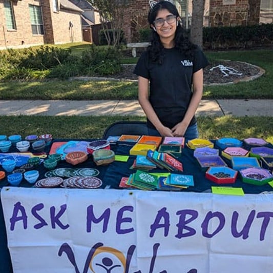 Tejasvi Manoj while raising funds for education of underserved children through handmade crafts as a Vibha volunteer