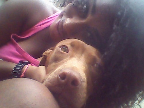 Thamiris Maia with her pet dog