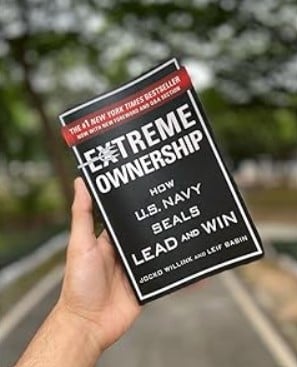 The cover of the book Extreme Ownership How U.S. Navy SEALs Lead and Win