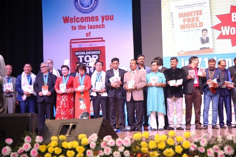 Dr Biswaroop Roy Chowdhury on the launch of his book "Diabetes Free World"