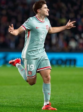 The signature goal celebration of Julian Alvarez throwing a spider web